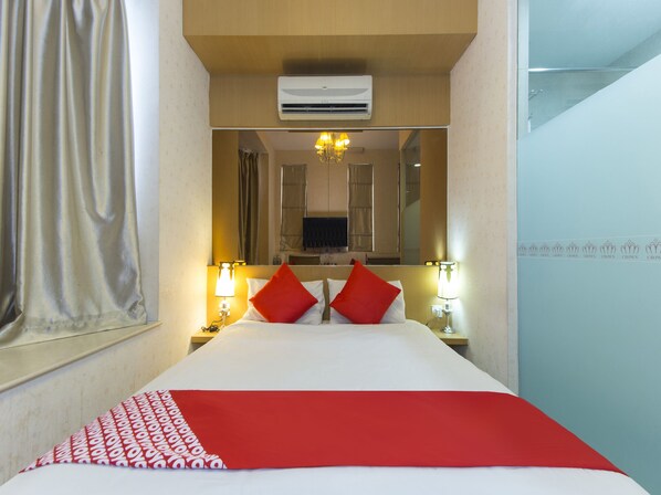 Standard Double Room | Desk, iron/ironing board, free WiFi, bed sheets - The Crown Borneo Hotel (Kota Kinabalu)