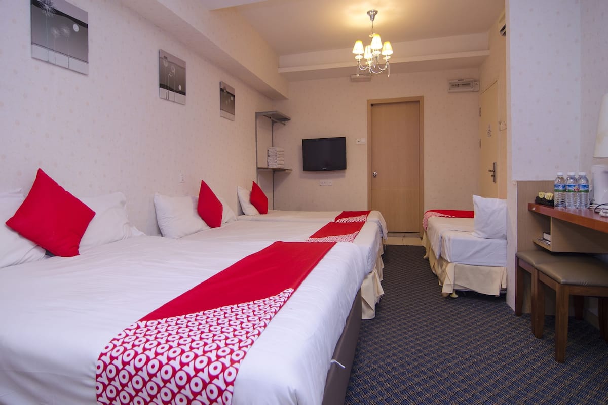 Suite presidencial | Escritorio, tabla de planchar con plancha, wifi gratis y ropa de cama