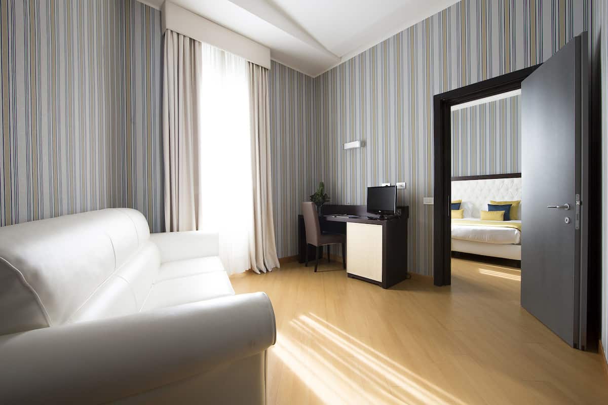 Minibar, in-room safe, desk, soundproofing