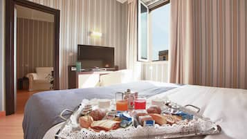 Suite | Minibar, in-room safe, desk, soundproofing