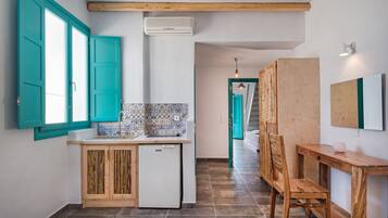 Grand-Zimmer, 2 Schlafzimmer | Eigene Kochnische | Kühlschrank, Herdplatte, Wasserkocher mit Kaffee-/Teezubehör