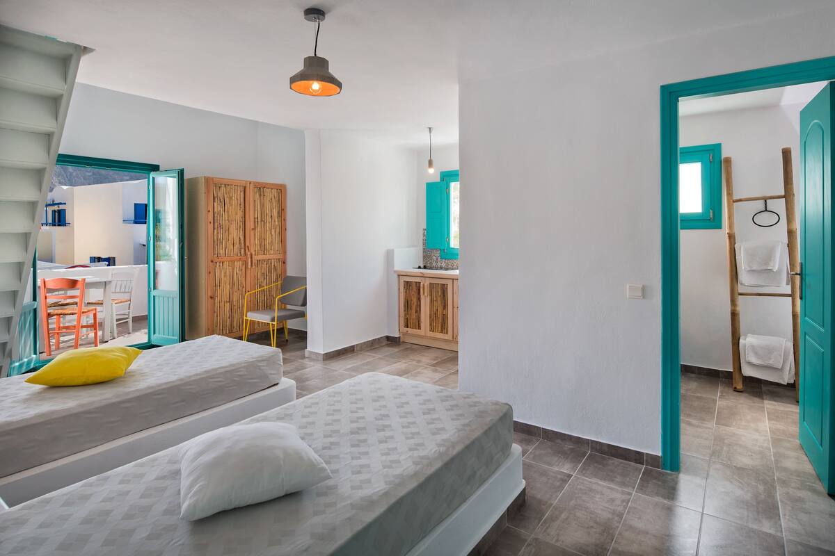 Comfort Quadruple Room, Mountain View | Egyptian cotton sheets, premium bedding, in-room safe, soundproofing
