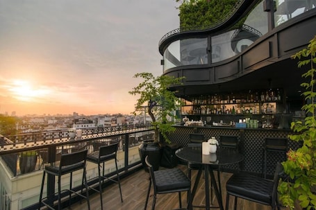 Bar (on property). La Nueva Boutique Hotel Ha Noi