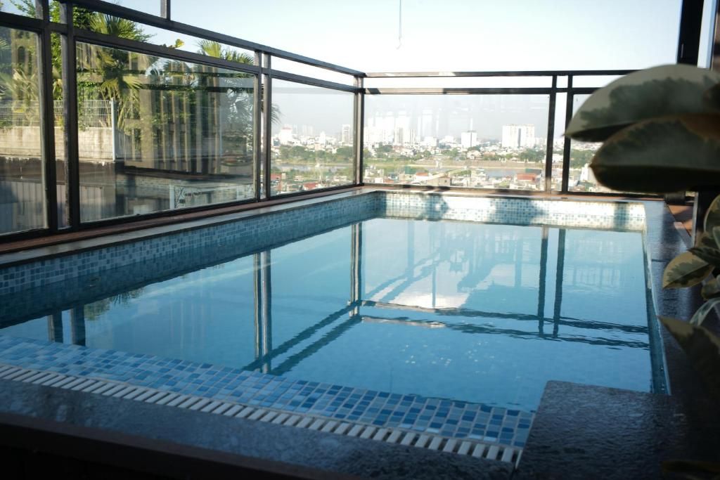 Rooftop pool