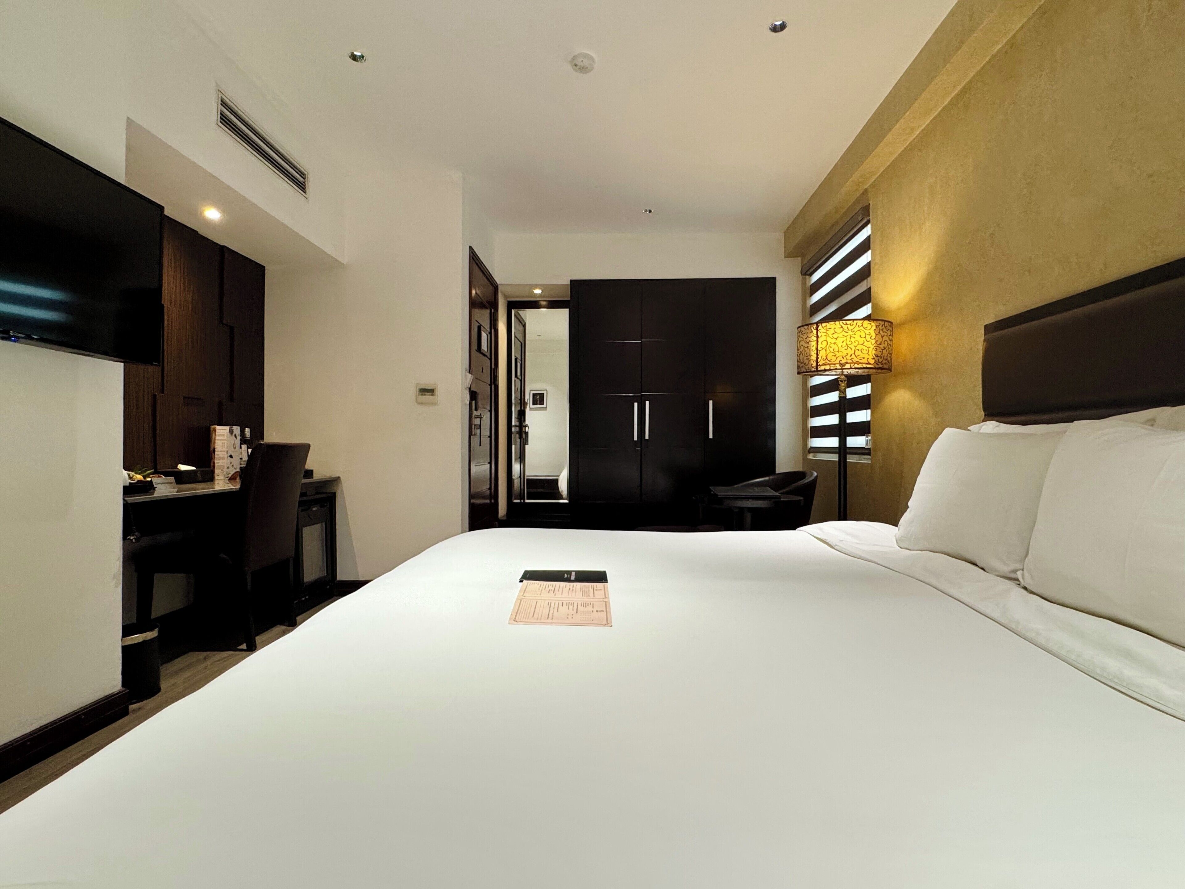 华丽双人房或双床房 | 加厚床垫、迷你吧、客房内保险箱、特色家居