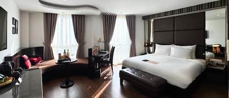 Suite Junior | Lit avec matelas Ă plateau-coussin, minibar, coffre-fort