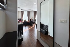 Junior Suite | Pillowtop beds, minibar, in-room safe, individually furnished