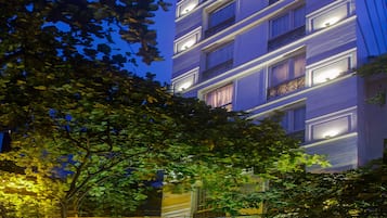 住宿正面 (夜晚)