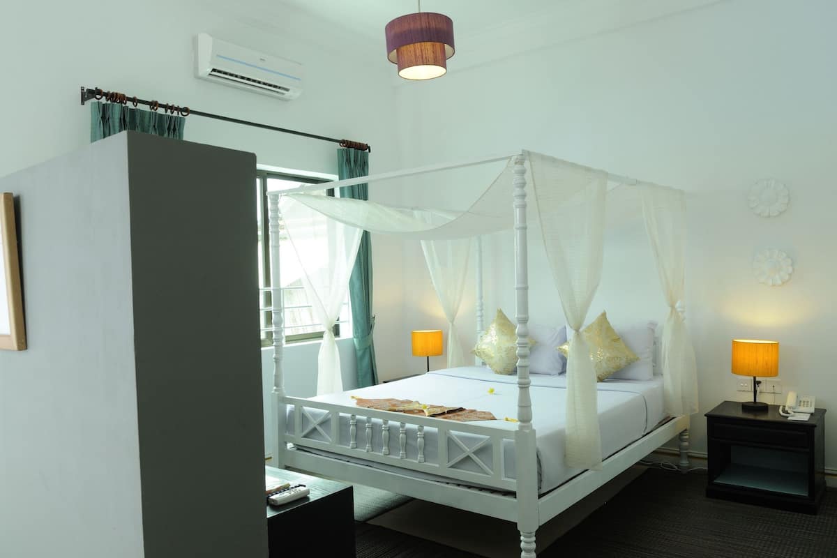 Habitación Deluxe, 1 cama de matrimonio grande | Ropa de cama de alta calidad, minibar, caja fuerte y escritorio