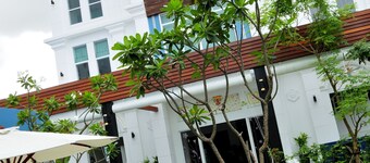 Frangipani Villa Hotel II