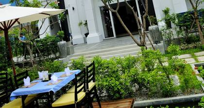 Frangipani Villa Hotel II