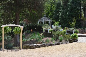Terrace/patio - Cedars of Williamsburg Bed & Breakfast (Williamsburg)