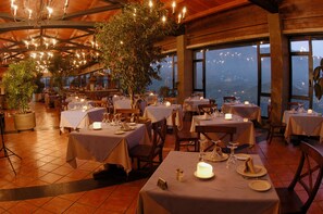 Café da manhã, almoço e jantar