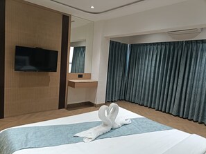 Caja de seguridad en la habitación, escritorio y cortinas blackout 