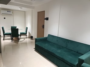 Suite | Caixa forta a l'habitació, escriptori i cortines opaques
