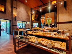Buffet - Fariyas Resort Lonavala (Mawal)