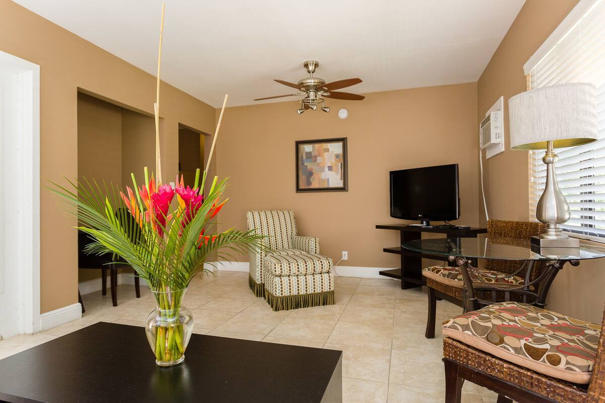 Standard Room, 1 Bedroom, Non Smoking (Suite- 6) | Iron/ironing board, WiFi (free), individually decorated