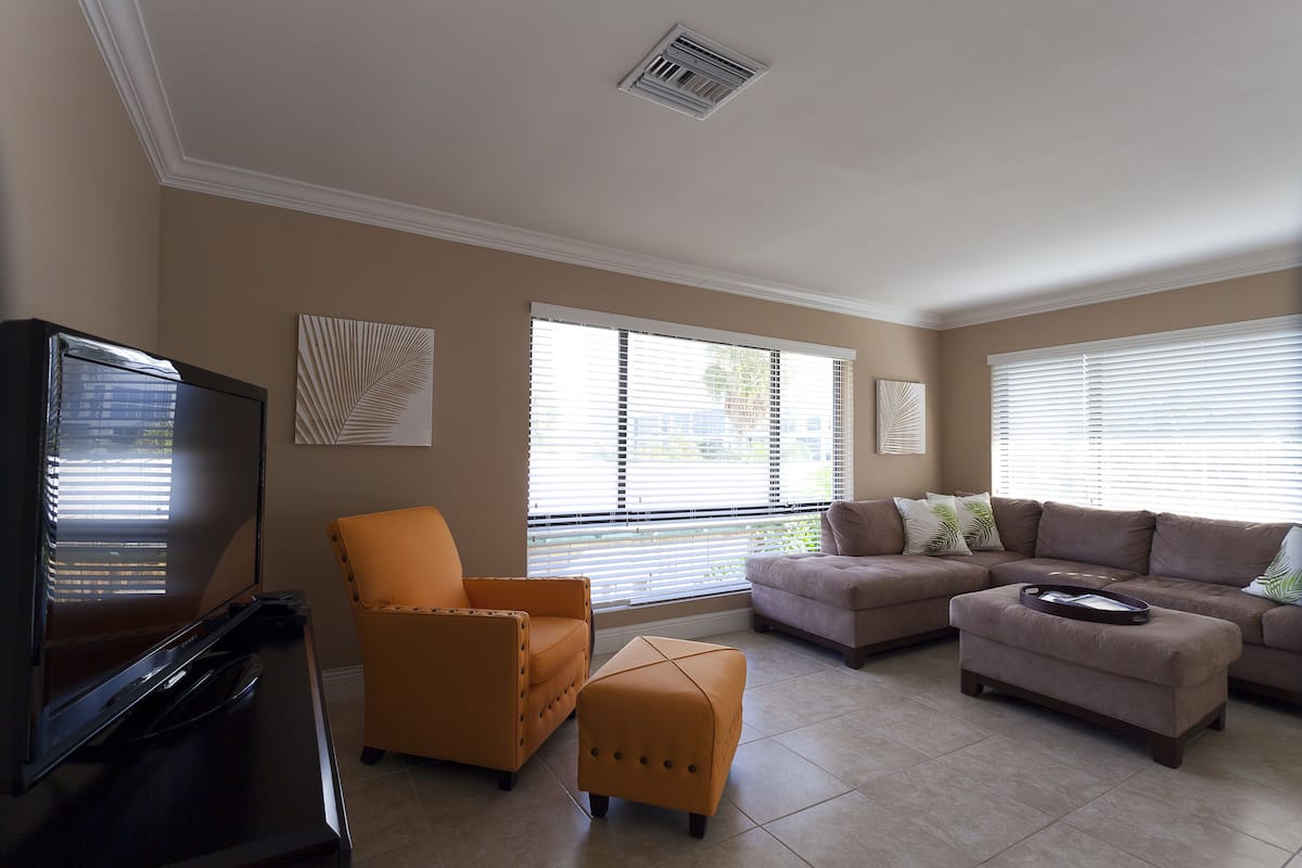Standard Room, 1 Bedroom, Non Smoking (Penthouse) | Individually decorated, individually furnished, iron/ironing board