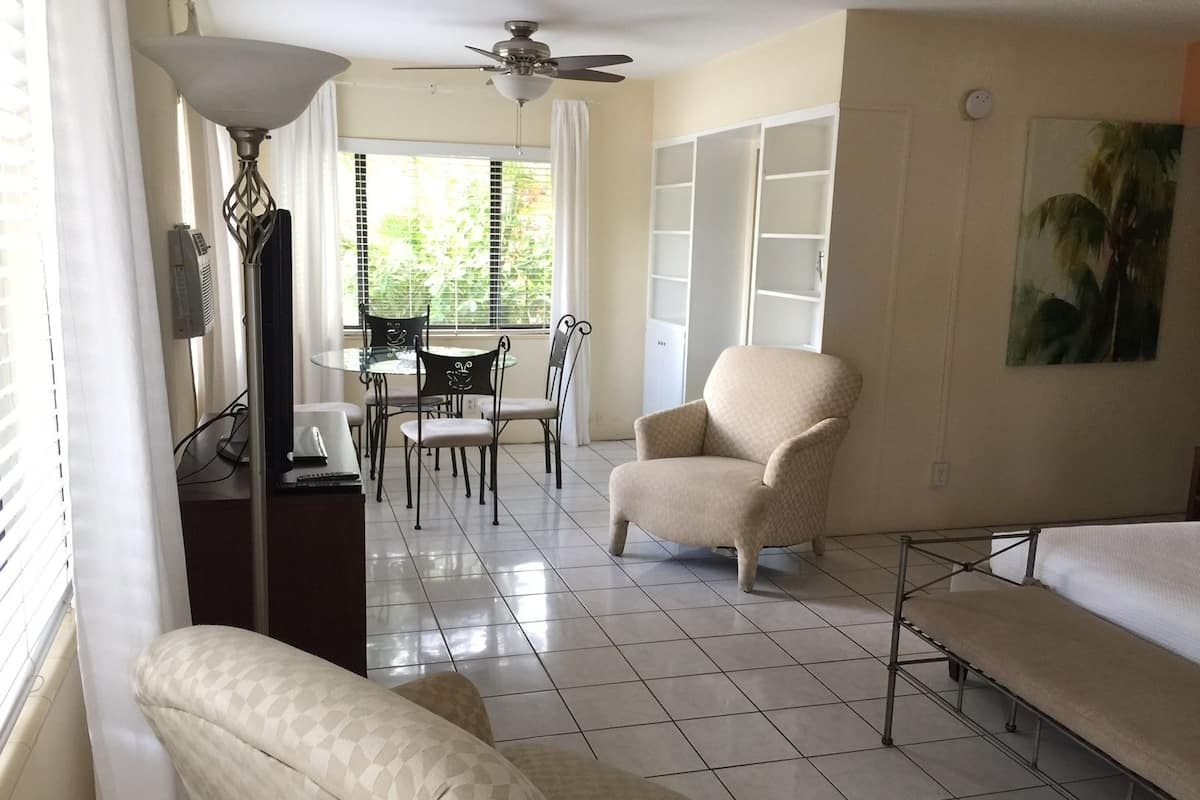 Standard Suite, 1 Bedroom, Non Smoking (Jr Suite Plus- 1) | Iron/ironing board, WiFi (free), individually decorated