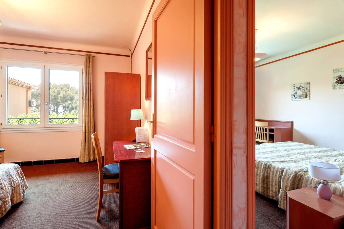 Triple Room | Minibar, in-room safe, desk, soundproofing