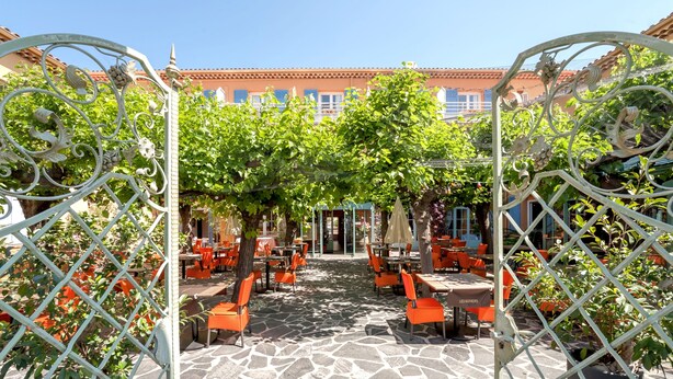 Terrace/patio - Hôtel Le Provençal (Roquebrune-sur-Argens)