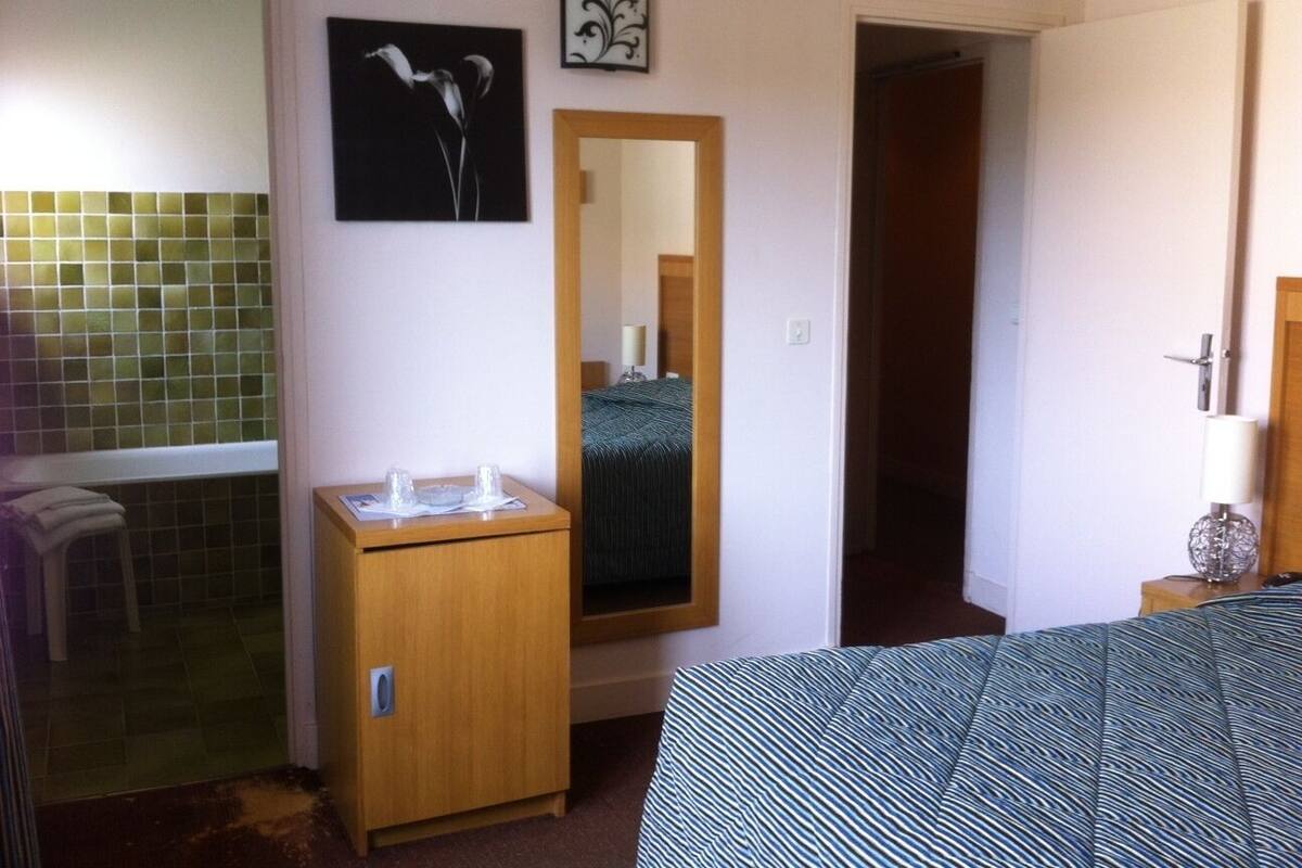 Double Room | Minibar, in-room safe, desk, soundproofing