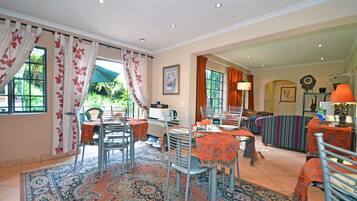 Daily buffet breakfast (ZAR 80.00 per person)