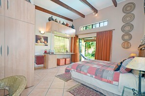 Suite 3-INHLABATHI (earth) | Kameruitzicht