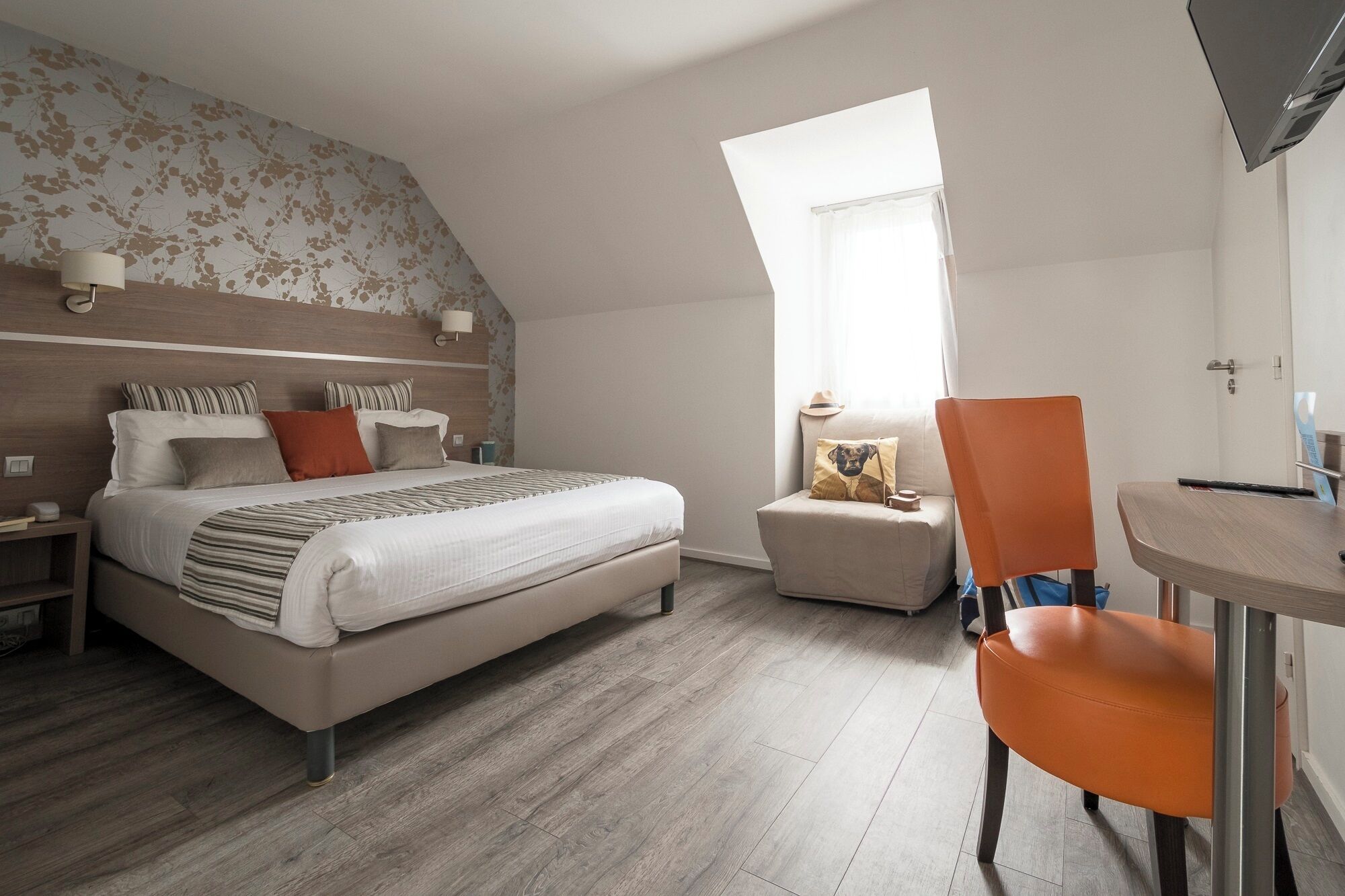 superior double room | 1 bedroom, premium bedding, in-room safe, desk