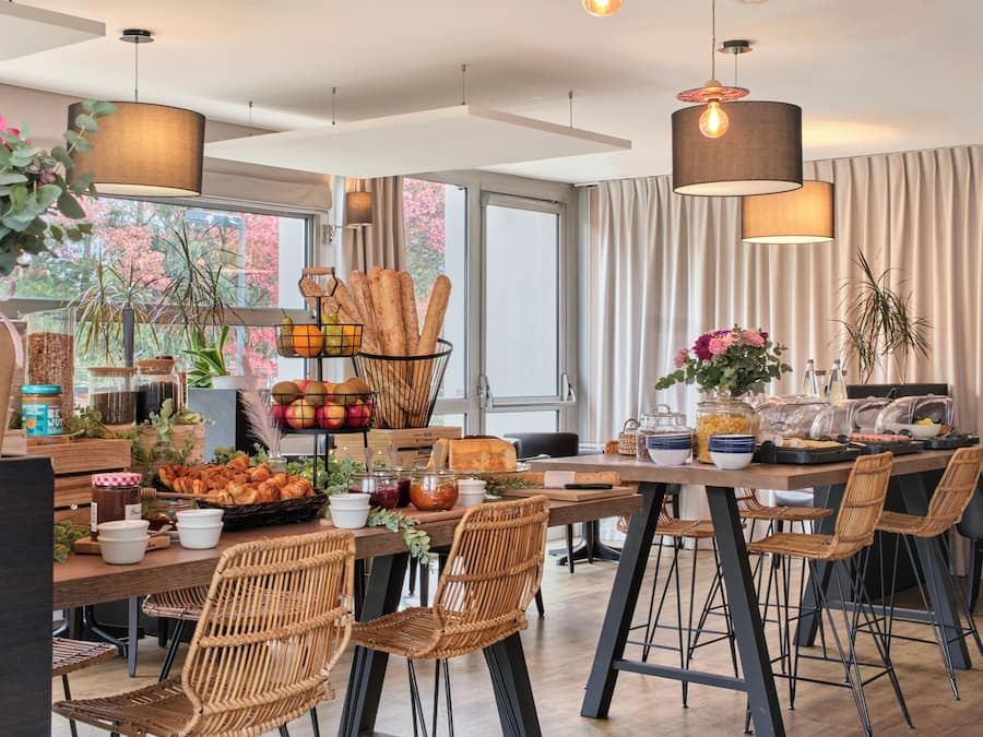 Daily buffet breakfast (EUR 13.5 per person)