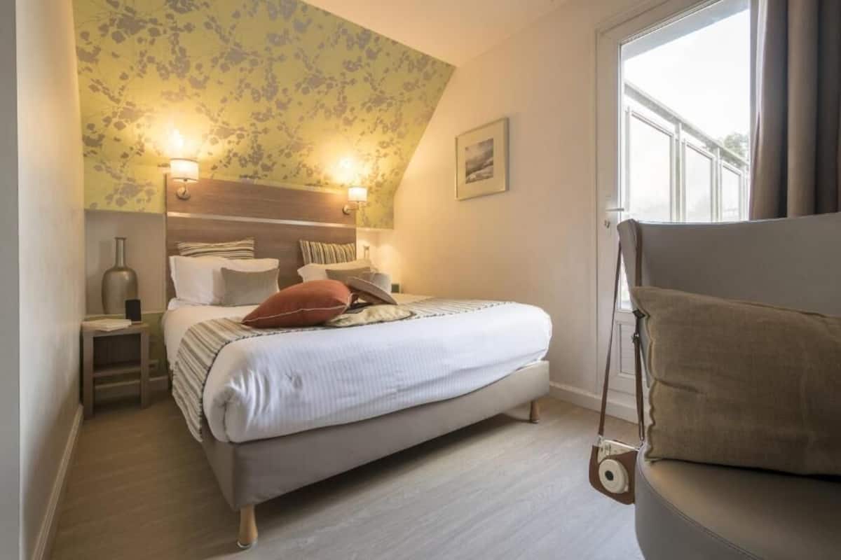 1 bedroom, premium bedding, in-room safe, desk
