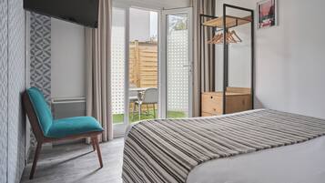 Studio | Premium bedding, in-room safe, desk, soundproofing