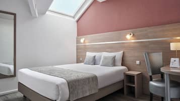 Doppelzimmer | Hochwertige Bettwaren, Zimmersafe, Schreibtisch, schallisolierte Zimmer