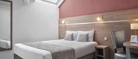 Superior Room with Terrace | Premium bedding, in-room safe, desk, soundproofing