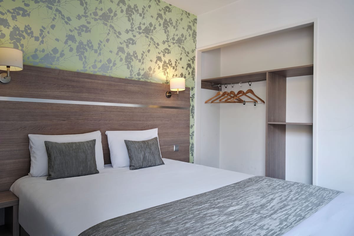 Standard Double or Twin Room | Premium bedding, in-room safe, desk, soundproofing