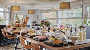 Petit déjeuner buffet servi tous les jours en supplément