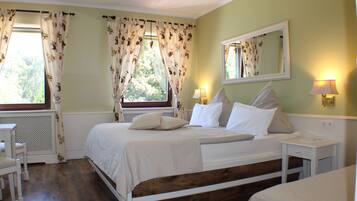 Comfort Double Room | Hypo-allergenic bedding, in-room safe, individually decorated