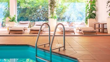 Indoor pool, sun loungers