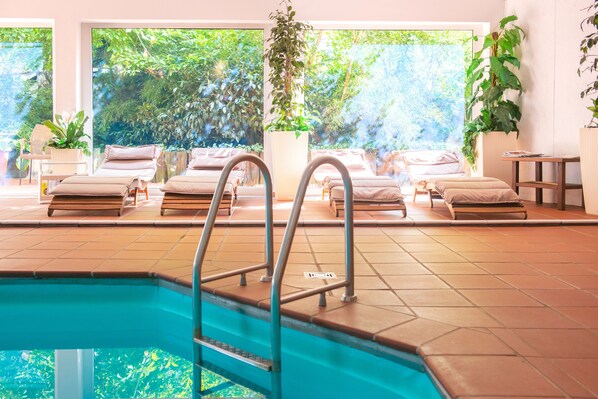 Indoor pool, pool loungers