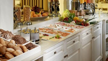 Desayuno buffet todos los días (EUR 16.50 por persona)