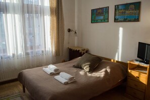Iron/ironing board, free WiFi, bed sheets - Kolory Guest House (Kraków)