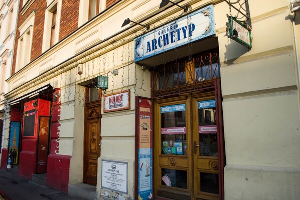 Front of property - Kolory Guest House (Kraków)