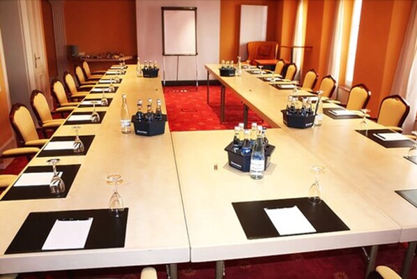 A conference room with long tables, chairs, and a whiteboard. - Atlantic Parkhotel (Baden-Baden)