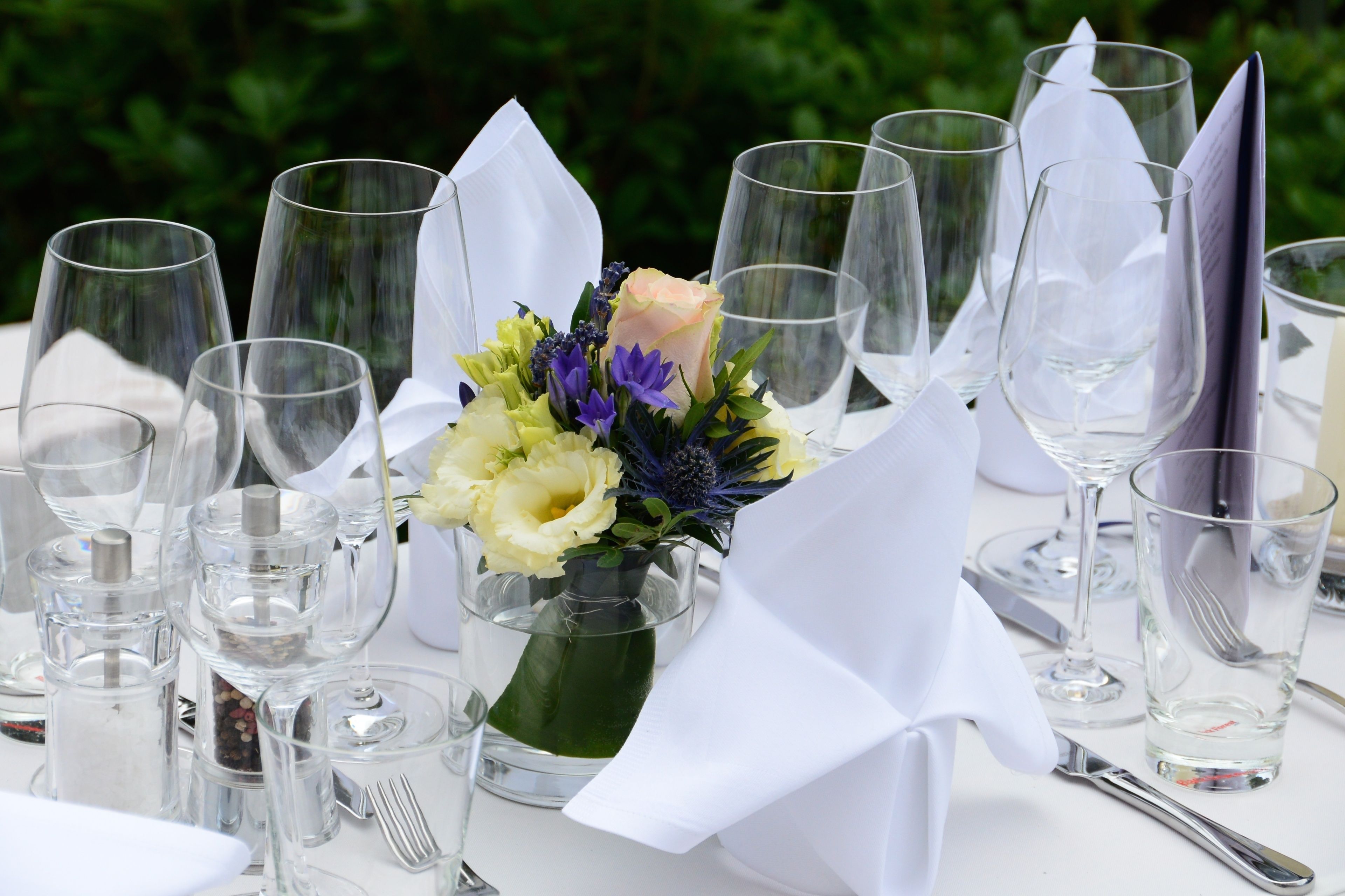 2 restaurants, breakfast, lunch served; international cuisine