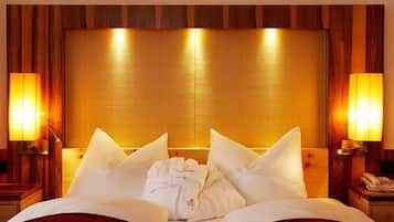 Minibar, Zimmersafe, Schreibtisch, Babybetten