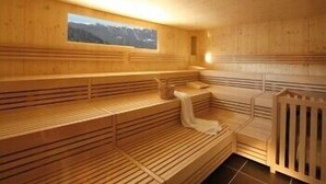 Un sauna, tratamientos corporales, masajes con piedras calientes