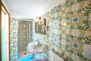 Free toiletries, hair dryer, bidet, towels - Locanda Costa Diva (Praiano)
