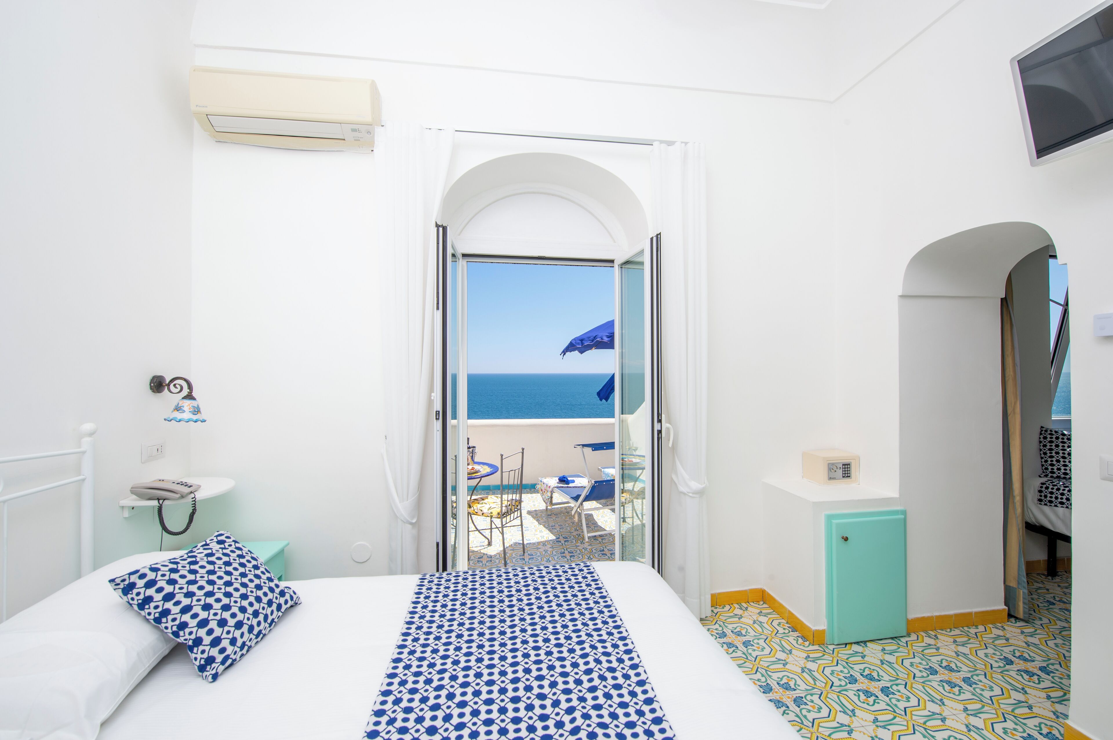 Superior Double or Twin Room | Minibar, in-room safe, desk, cribs/infant beds