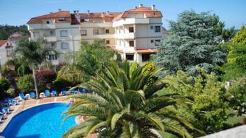Indoor pool, seasonal outdoor pool, pool umbrellas, sun loungers
