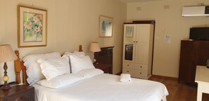 Premium bedding, desk, iron/ironing board, free WiFi